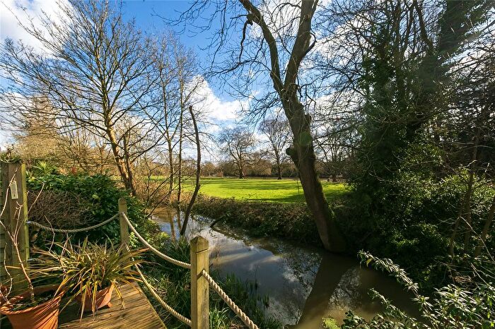 3 Bedroom End Terrace House For Sale In Oxford Row, Sunbury, TW16