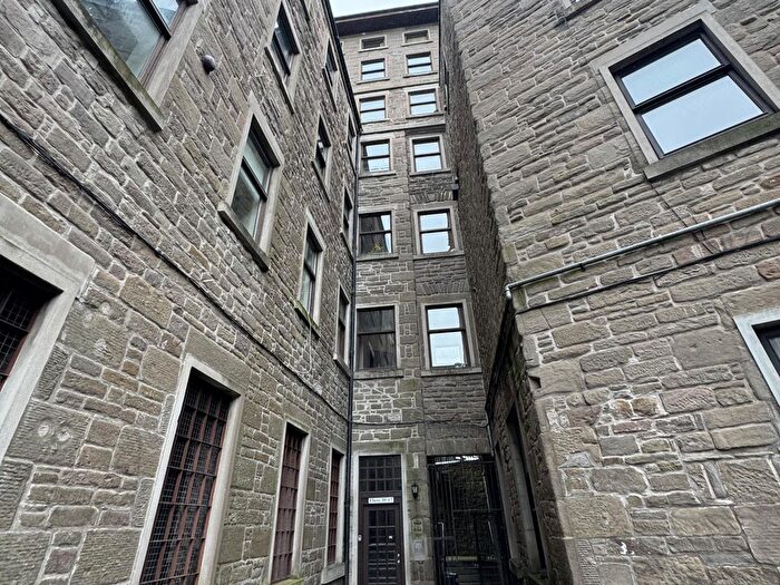 2 Bedroom Flat To Rent In Pleasance Court, Dundee, DD1