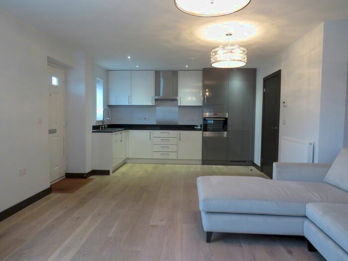 1 Bedroom Flat To Rent In Summerhouse Hill, Buckingham, MK18