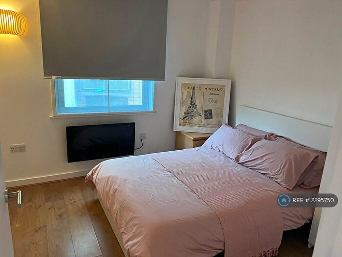 2 Bedroom Flat To Rent In Deals Gateway, London, SE13