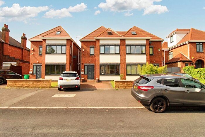 5 Bedroom Semi Detached House To Rent In Wollaton Road, Nottingham, NG8