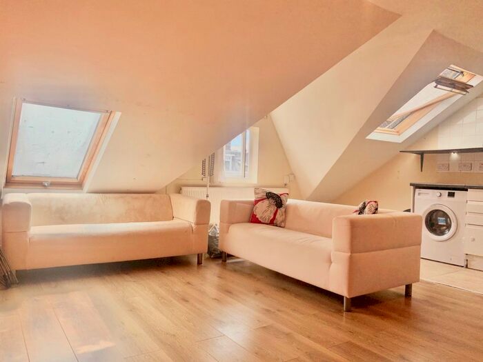 2 Bedroom Flat To Rent In Lucien Road, London, SW17