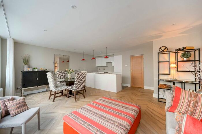 2 Bedroom Flat To Rent In St Martins Lane, Covent Garden, London, WC2N