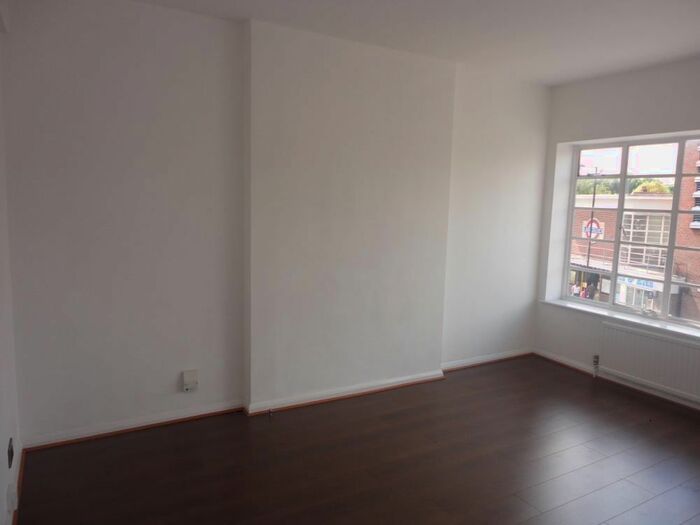 2 Bedroom Flat To Rent In Station Chambers, Brownlow Road, London, N11