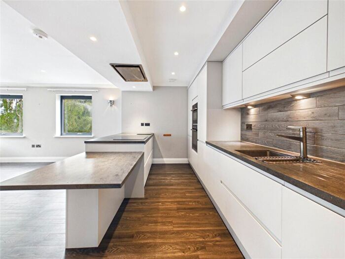 2 Bedroom Apartment For Sale In Castle Bailey, Colchester, Essex, CO1