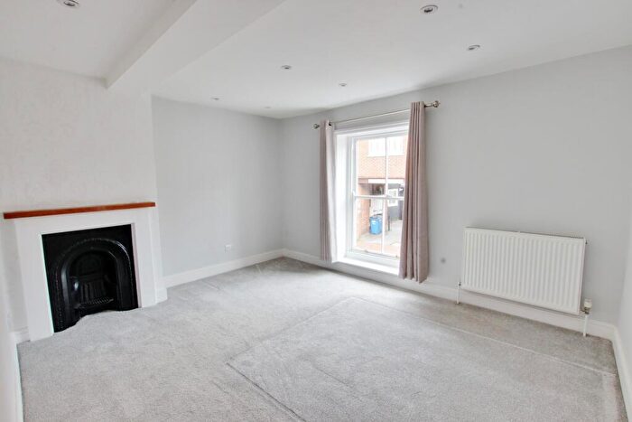 2 Bedroom Cottage To Rent In Havant South Street Unfurnished, PO9