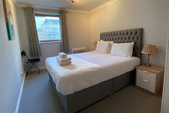 2 Bedroom Apartment To Rent In Meridian Place, Canary Wharf, E14