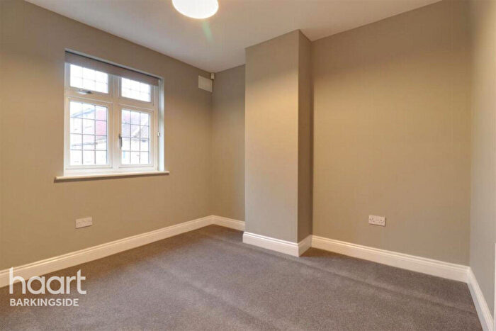 3 Bedroom End Of Terrace House To Rent In Penrith Road, Ilford, IG6