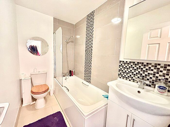 1 Bedroom Studio To Rent In Brockway Close, London, E11