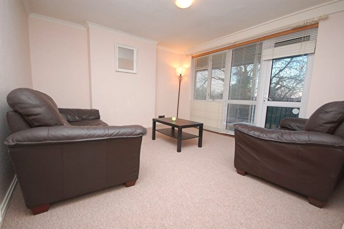 2 Bedroom Flat For Sale In Woodwicks, Maple Cross, WD3