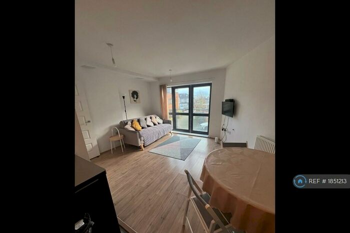 1 Bedroom Flat To Rent In Gateway Court, Ilford, IG2