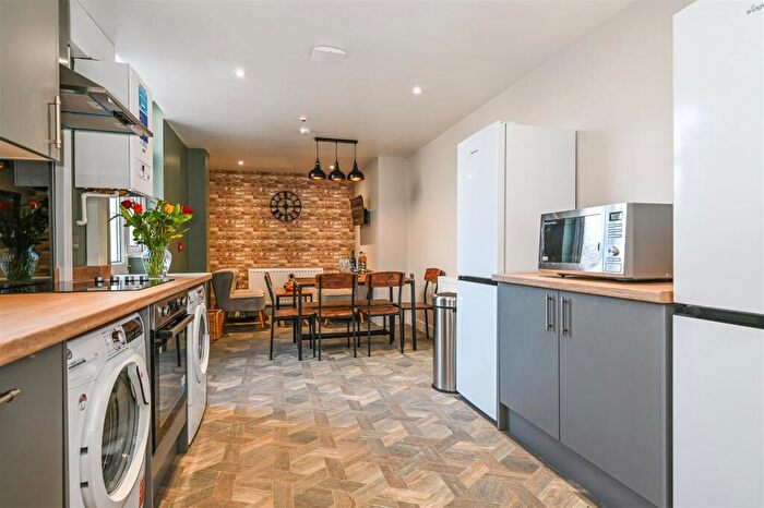 7 Bedroom House To Rent In North Road, Cardiff, CF14