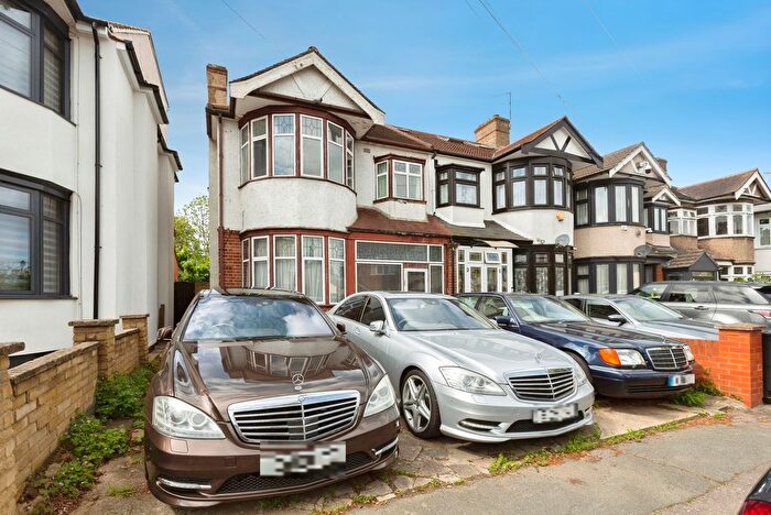 3 Bedroom End Of Terrace House For Sale In Torquay Gardens, Ilford, IG4