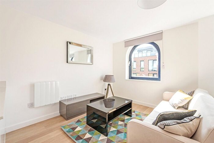 1 Bedroom Flat To Rent In High Road, Finchley, N12