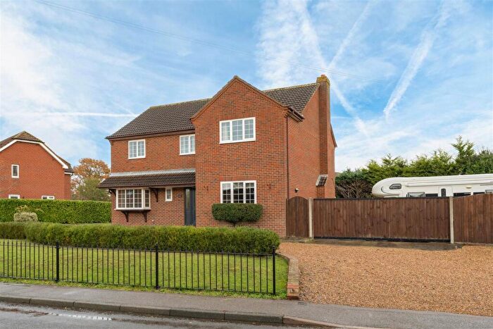4 Bedroom Detached House For Sale In Sheares Hoppit - Hunsdon - Double Garage, SG12
