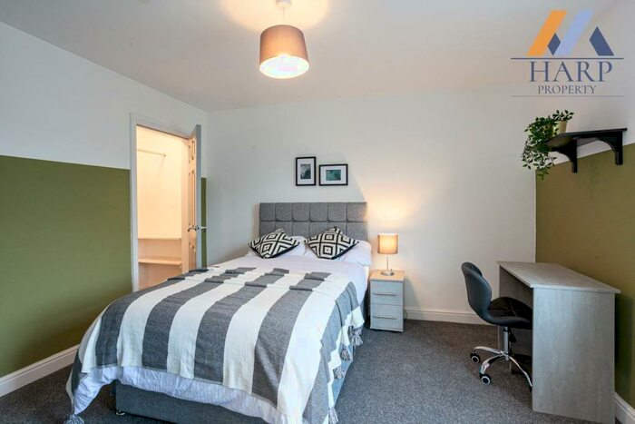 7 Bedroom House Of Multiple Occupation To Rent In Tottington Road, Bury, BL8