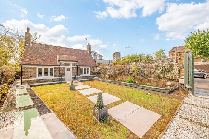 4 Bedroom Property To Rent In Margravine Gardens, Barons Court, W6