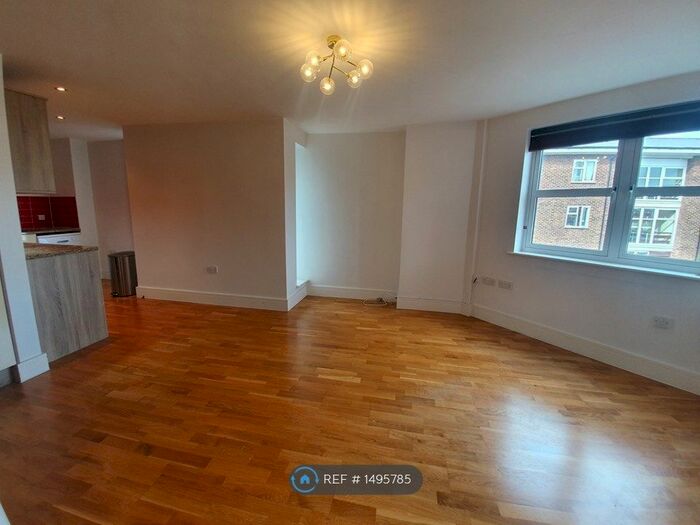 2 Bedroom Flat To Rent In Lyndale House, Kingston Upon Thames, KT1