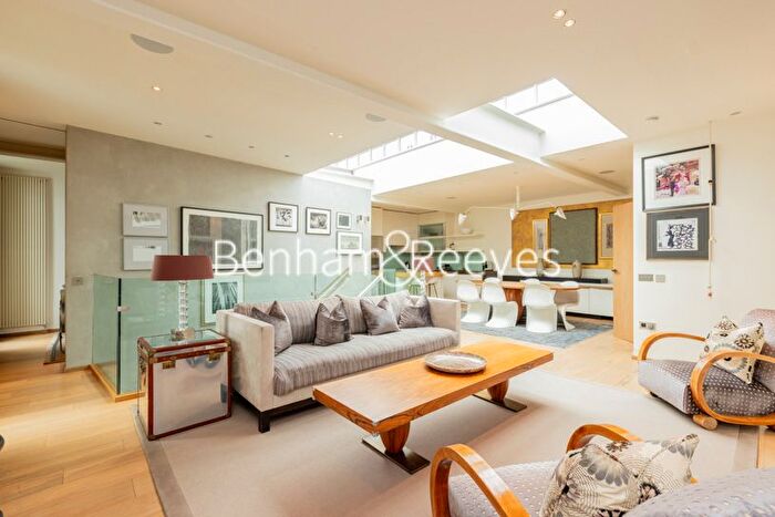 3 Bedroom Mews To Rent In Napier Place, Kensington, W14