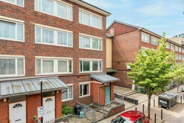2 Bedroom Maisonette To Rent In Tolsford Road, London, E5