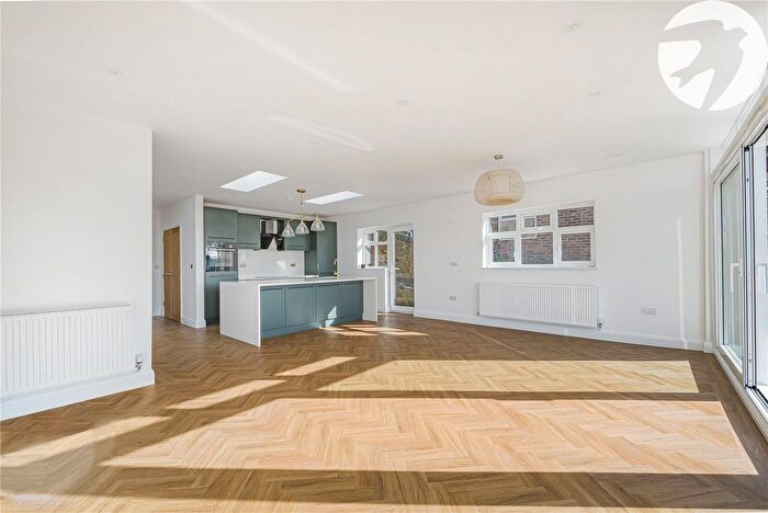 3 Bedroom Bungalow For Sale In Leith Park Road, Gravesend, Kent, DA12