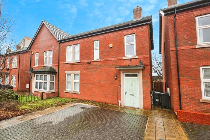 3 Bedroom Semi Detached House For Sale In Simmons Crescent, Birmingham, B23