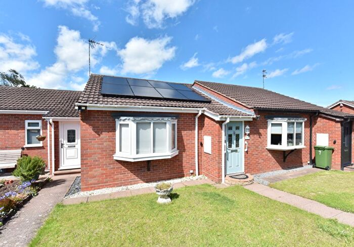 1 Bedroom Terraced Bungalow For Sale In Kingswinford, Cottage Street, DY6