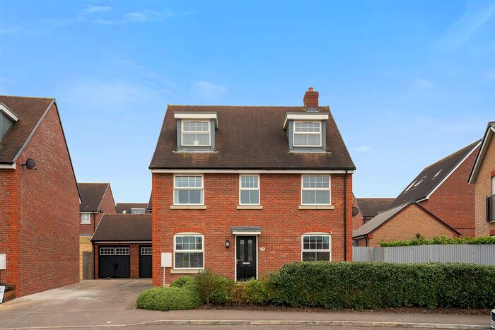 5 Bedroom Property To Rent In Miles Way, Buntingford, SG9