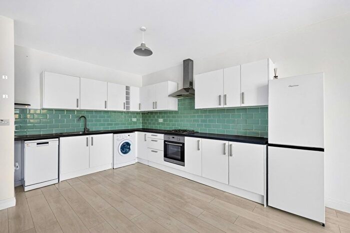 2 Bedroom Flat To Rent In High Street, Teddington, TW11