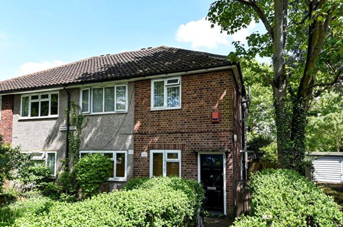 2 Bedroom Maisonette For Sale In Rosendale Road, West Dulwich, London, SE21