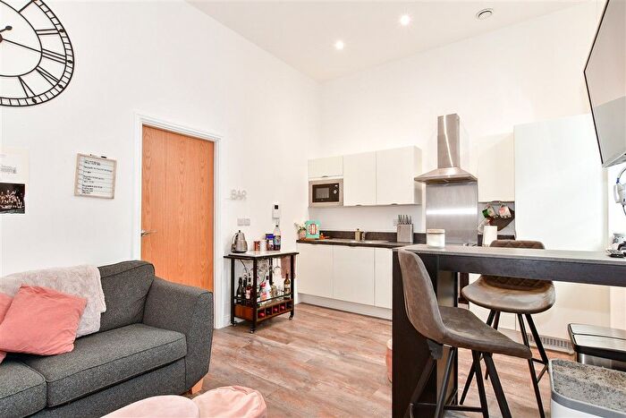 1 Bedroom Flat For Sale In New Road, Rochester, Kent, ME1