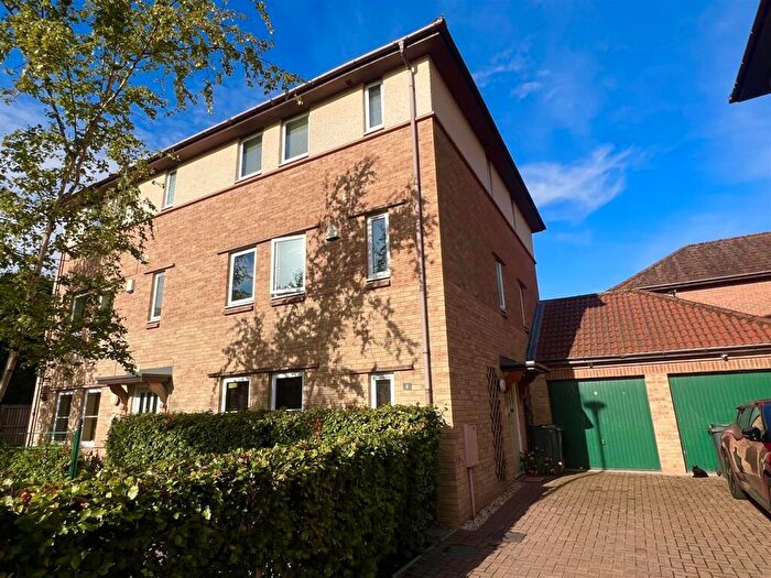 4 Bedroom Semi-Detached House For Sale In Sans Pareil Square, Darlington, DL2