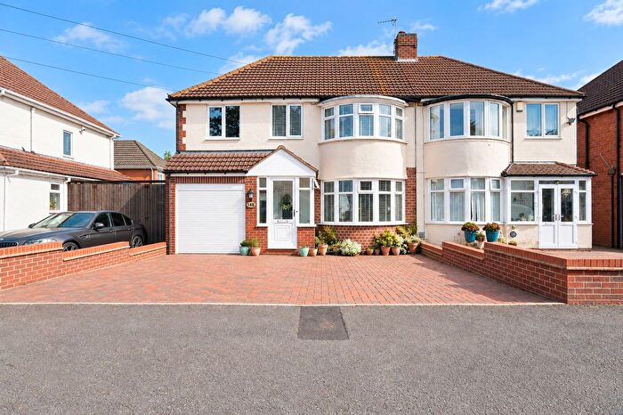 5 Bedroom Semi Detached House For Sale In Benedon Road, Birmingham, B26