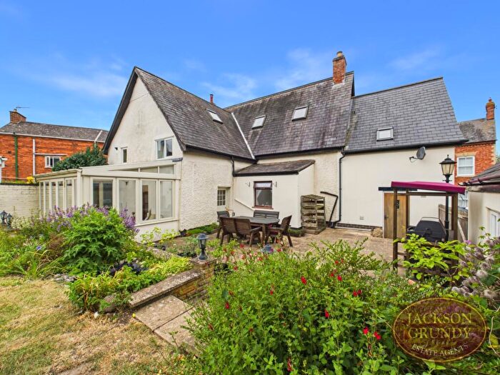 5 Bedroom Semi-Detached House For Sale In Church Street, Weedon, NN7