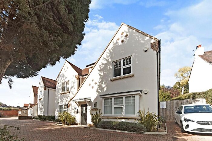 2 Bedroom Flat For Sale In Woodcote Valley Road, Purley, CR8