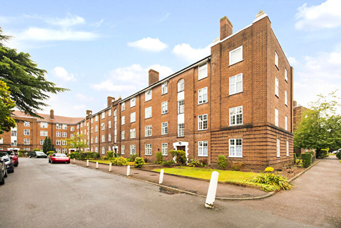 1 Bedroom Flat To Rent In Norbiton Hall, Birkenhead Avenue, KT2