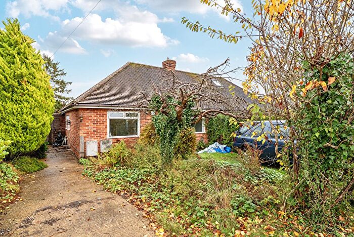 3 Bedroom Bungalow For Sale In Tynley Grove, Jacob's Well, Guildford, GU4
