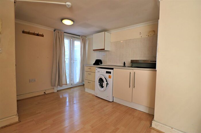 Studio To Rent In Murchison Road, London, E10