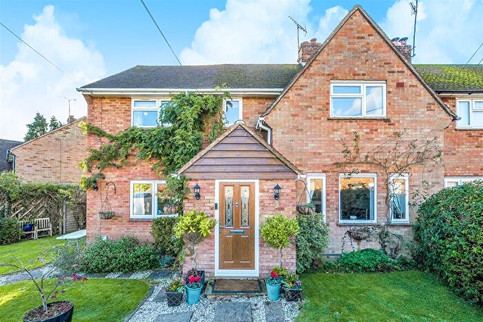 4 Bedroom Semi-Detached House For Sale In Thorne Estate, Pluckley, Ashford, TN27