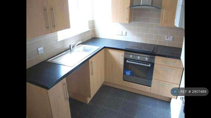 2 Bedroom Maisonette To Rent In King Street, Dukinfield, SK16