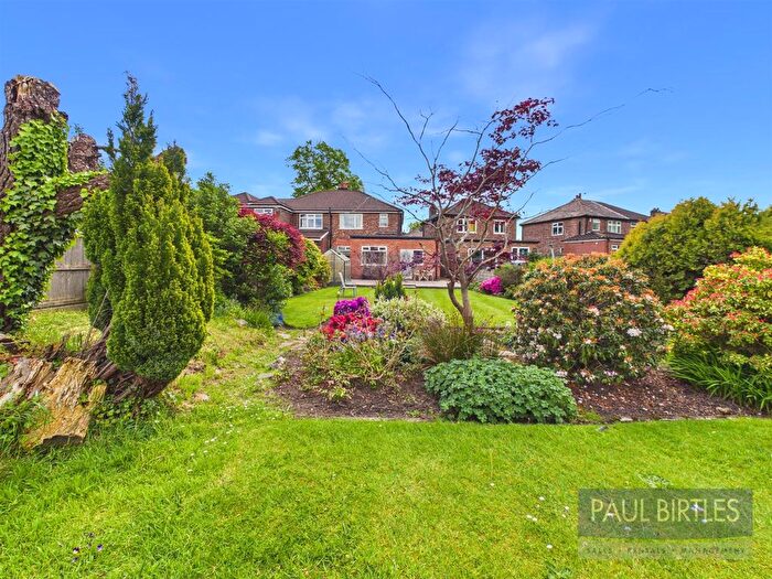 3 Bedroom Semi-Detached House For Sale In Newbury Drive, Davyhulme, Trafford, M41