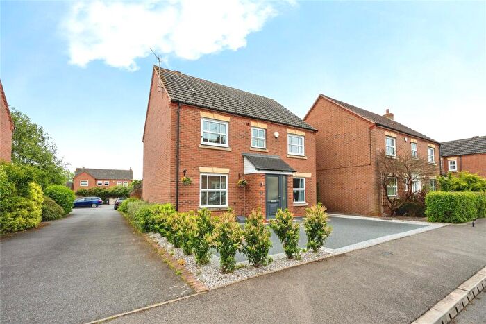 4 Bedroom Detached House For Sale In Leylands Way, Warwick, CV34