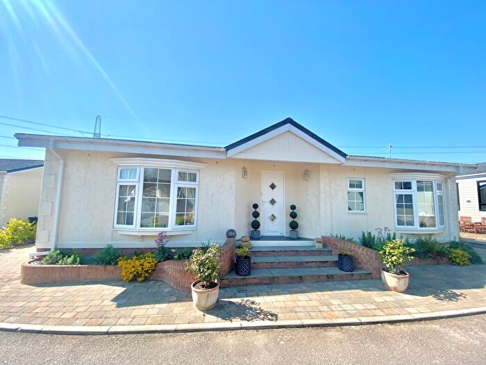 2 Bedroom Mobile/park Home For Sale In Wickham Court, Southwick Road, North Boarhunt, PO17