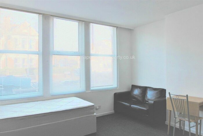 Studio To Rent In Heber Road, Cricklewood, NW2