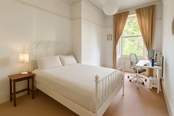 2 Bedroom Flat To Rent In West Park, Bristol, BS8