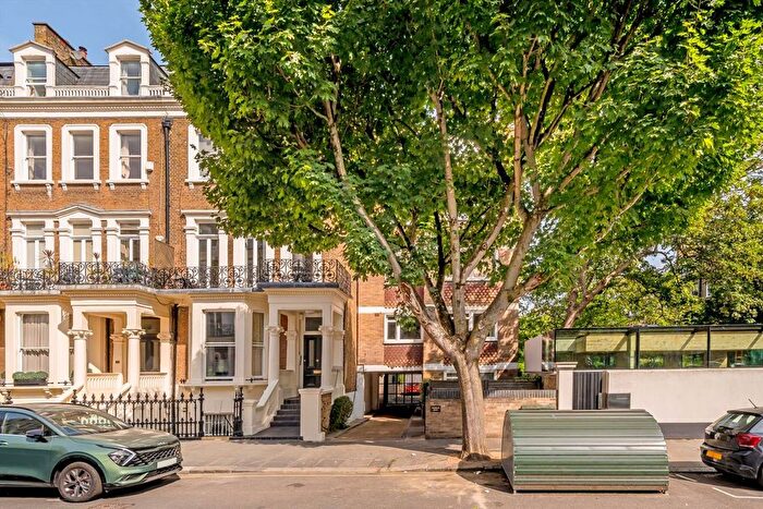 Studio To Rent In Earl's Court Square, Earls Court, SW5
