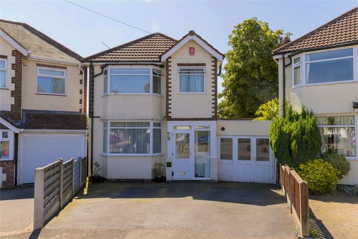 3 Bedroom Detached House For Sale In Elm Croft, Oldbury, West Midlands, B68