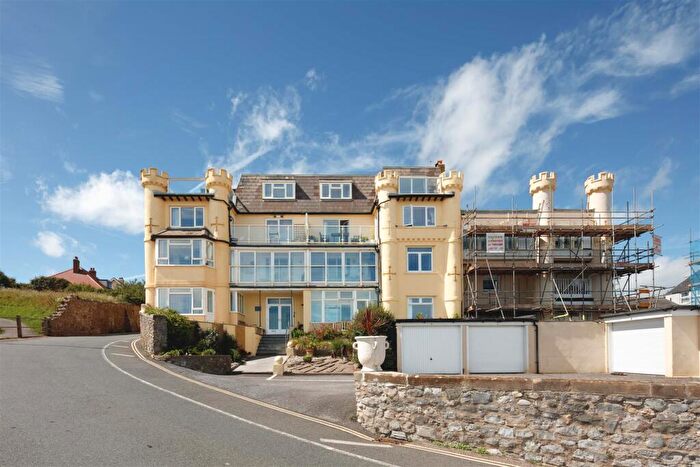 3 Bedroom Apartment For Sale In Castle Hill, Seaton, EX12