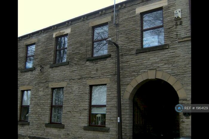 2 Bedroom Flat To Rent In Valley Road, Cleckheaton, BD19