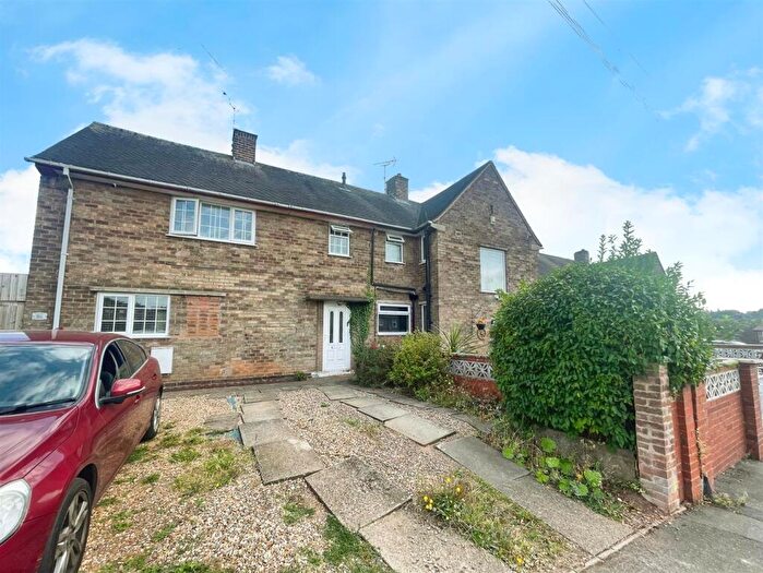 3 Bedroom Semi-Detached House For Sale In Elm Tree Avenue, Shirebrook, NG20